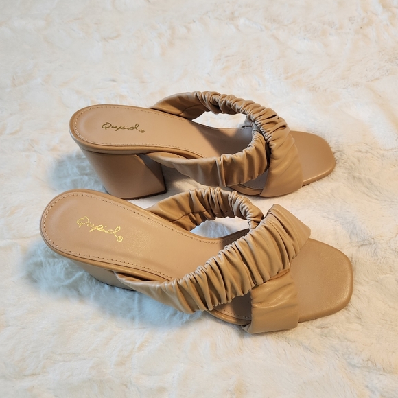 QUPID Nude / Tan Block Heel Summer Sandal,  Size 10, New! - Picture 2 of 8